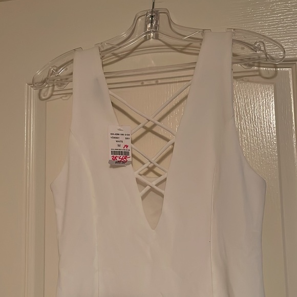 White fluted hem dress - Picture 7 of 8